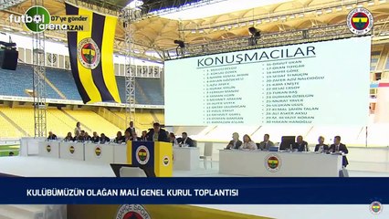 Ali Koç, Oktay Uludoğan'ın mikrofonunu düzeltti