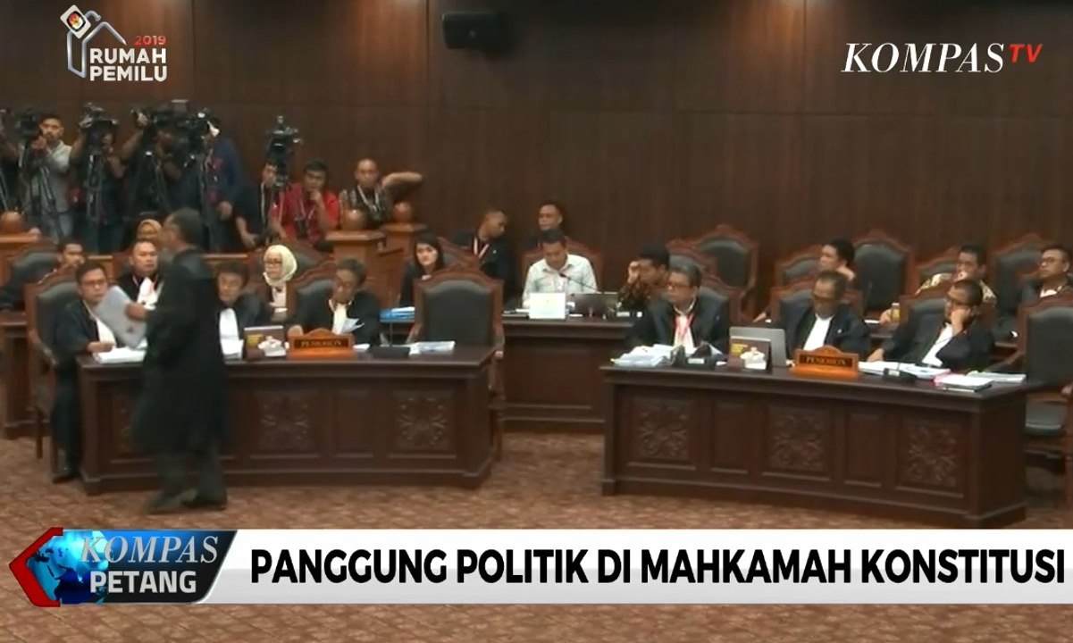 Panggung Politik di Mahkamah Konstitusi - Catatan KompasTV