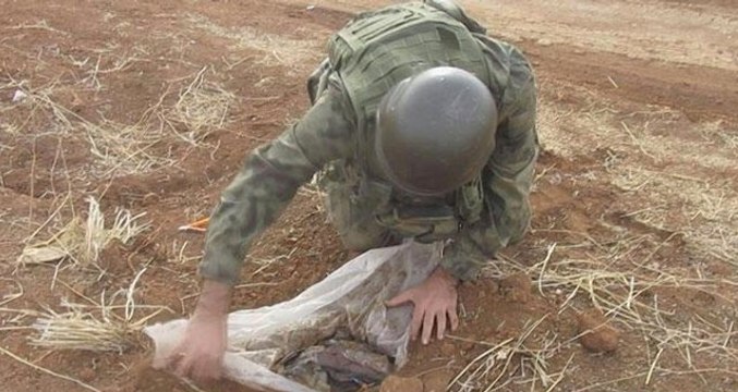 Sınır hattında 'canlı bomba' yeleği ve patlayıcı ele geçirildi