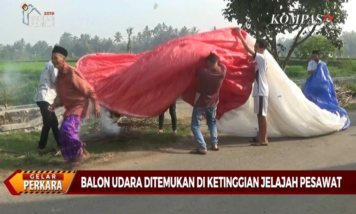 Polemik Tradisi Balon Udara