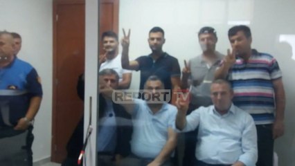 Burg për dy kryetarët që tentuan t'i bllokonin rrugën Ramës, me 'dy gishta' në Gjykatë