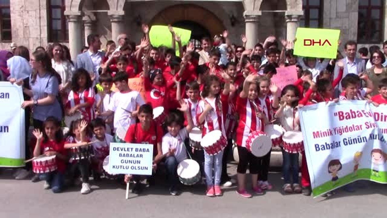 SİVAS Öğrencilerden Sivas Valisi Ayhan'a 'Babalar Günü' sürprizi