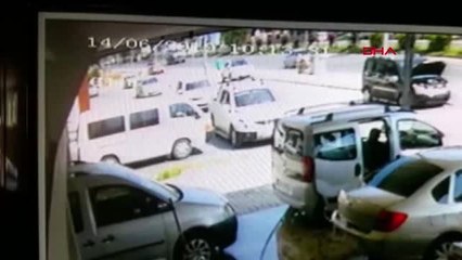 ANTALYA MOTOSİKLET SÜRÜCÜNÜN ÖLDÜĞÜ KAZA ANI GÜVENLİK KAMERASINDA