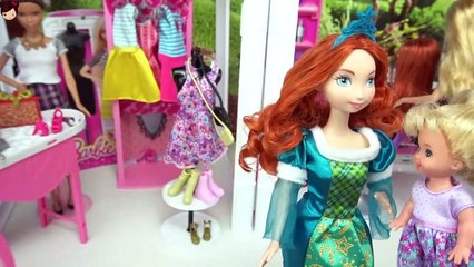 El Bebe de Elsa se pierde en el Centro Comercial de Barbie - Historia con Princesa Disney Merida