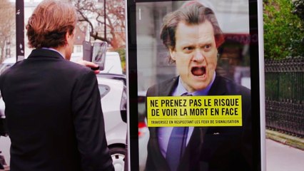 "Virtual Crash Billboard" Terrifies People Crossing Street Against Red Light & Takes Picture