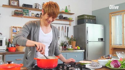 여름에 시원하게 즐길 수 있는 과일 냉채 오징어 메밀국수