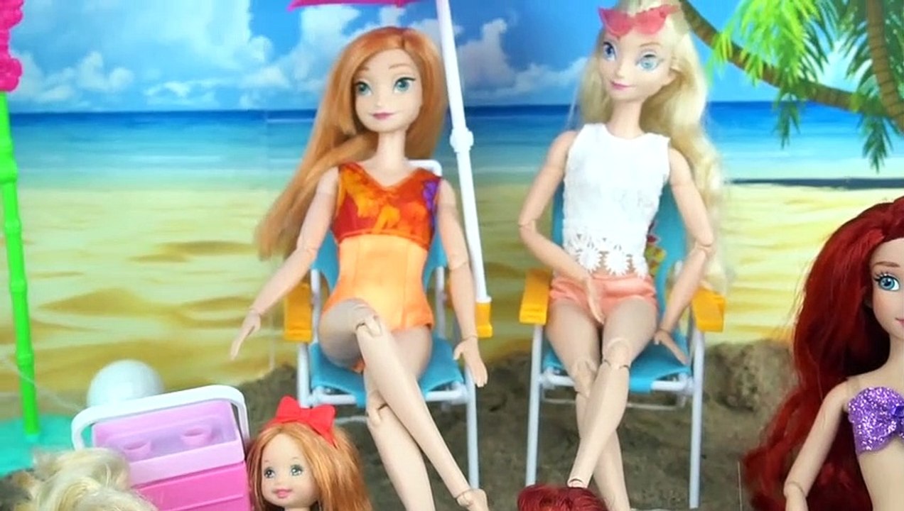 Disney Moana, Elsa and Barbie Have a Beach Party - BBQ Hula Dancing Fun Story for Kids