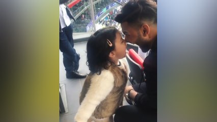 പന്തിനൊപ്പം കൂകിവിളിച്ച് ധോണിയുടെ മകള്‍ സിവയും