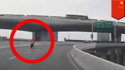 カーブ曲がり切れず…バイク運転手が高速道路から転落して死亡 - トモニュース