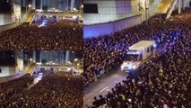 Hong Kong Extradition Bill Protesters ने Ambulance के लिए छोड़ा रास्ता, VIRAL VIDEO | वनइंडिया हिंदी