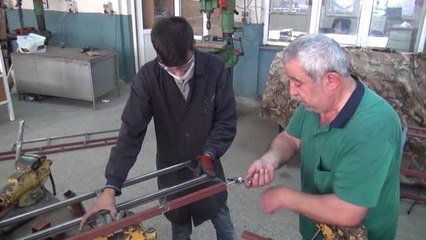 Öğrenciler tatilde okul atölyesinden para kazanıyor