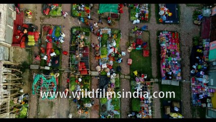 Video herunterladen: Dashmile Bridge, colourful West Bengal, lifestyle and red boats, India , Aerial 4k stock footage