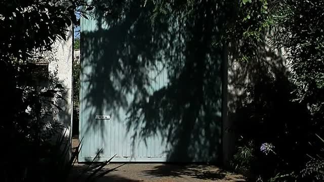 Cuatro encapuchados asaltan una masía con sus moradores dentro