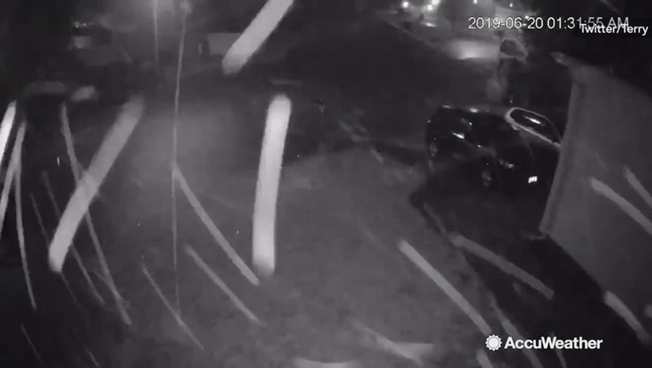 Flood engulfs street, and then disappears, befo...