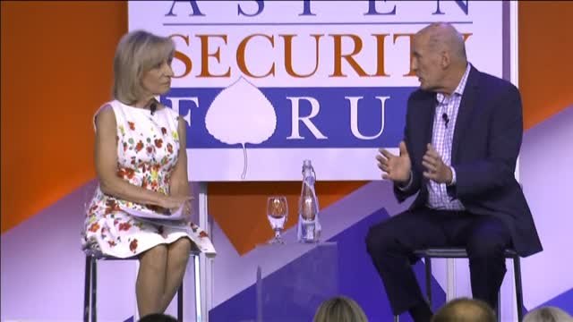 El jefe de inteligencia de EEUU se entera en mitad de una entrevista de la proxima visita de Putin al país