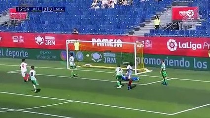 Jogador de apenas 12 anos impressiona pelo talento e altura