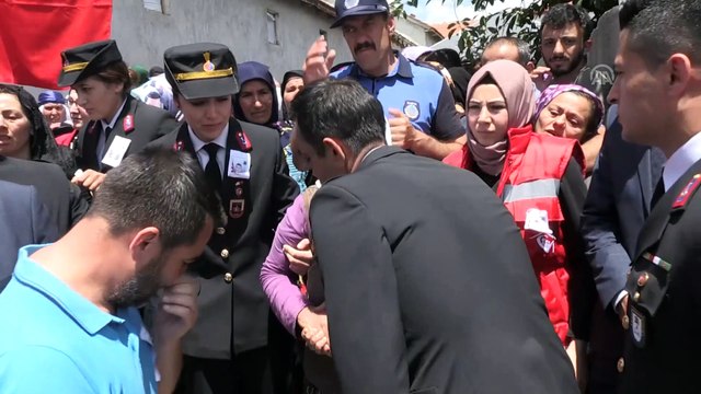 Şehit Jandarma Teğmen Evran son yolculuğuna uğurlandı (2)