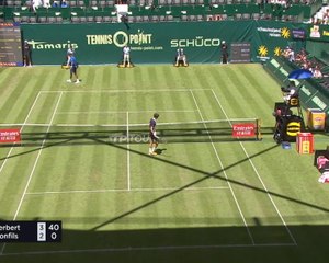 Télécharger la video: Halle - Herbert domine Monfils au premier tour