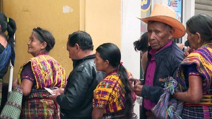 Con la esperanza astillada, indígenas guatemaltecos votan por un cambio