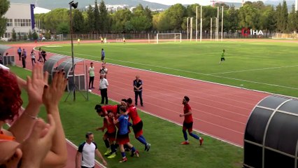 Rektörün de forma giydiği maçta 25 yıl sonra şampiyonluk sevinci