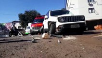 Batida entre Jeep e Corolla deixa pessoa ferida na Rua Santa Catarina, em Cascavel