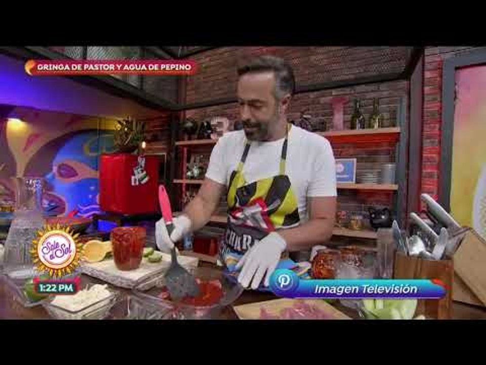 Cocina de solteros: ¡Charlie prepara una mega gringa de pastor! | Sale el Sol