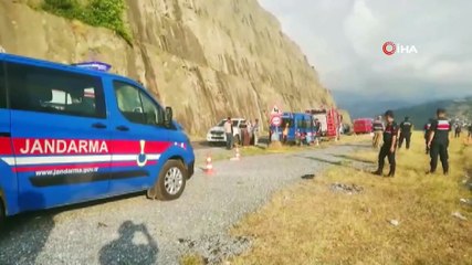 Yakınlarını indirip aracı baraj gölüne sürdü