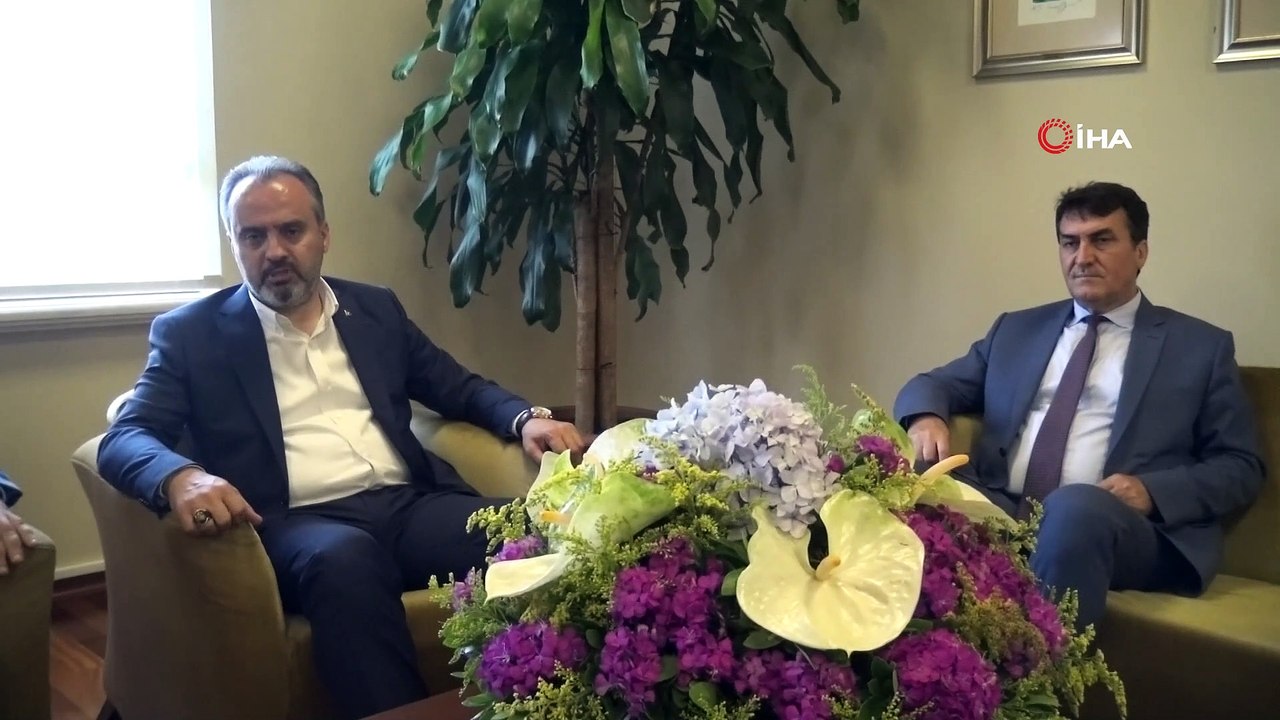 Ağa takılan karabatağı ölümden vatandaş kurtardı