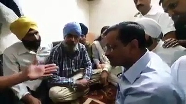 kejriwal meets sikh thrashed by police