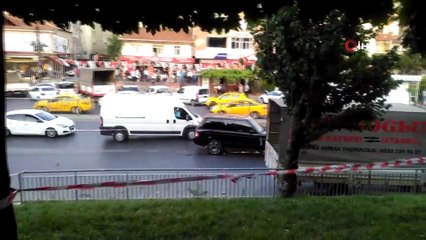 Kağıthane'de seyir halindeki lüks araca silahlı saldırı düzenlendi