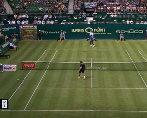 لقطة: تنس: الحظ يُهدي ممفيس كرة استعراضيّة أمام هربرت