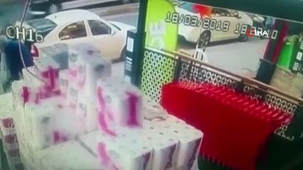 Üsküdar’da otomobillere dadanan hırsız kamerada