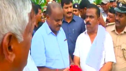 ಮಂಡ್ಯದ ಅಘಾಲಯ ಗ್ರಾಮದಲ್ಲಿರುವ ಮೃತ ರೈತನ ಮನೆಗೆ ಭೇಟಿ ನೀಡಿದ ಎಚ್ ಡಿ ಕೆ | Oneindia Kannada