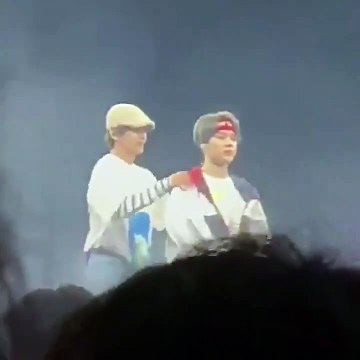 BTS 5th Muster Fanmeeting in Busan 2019 V Hugging Suga cute TAEGI Moment