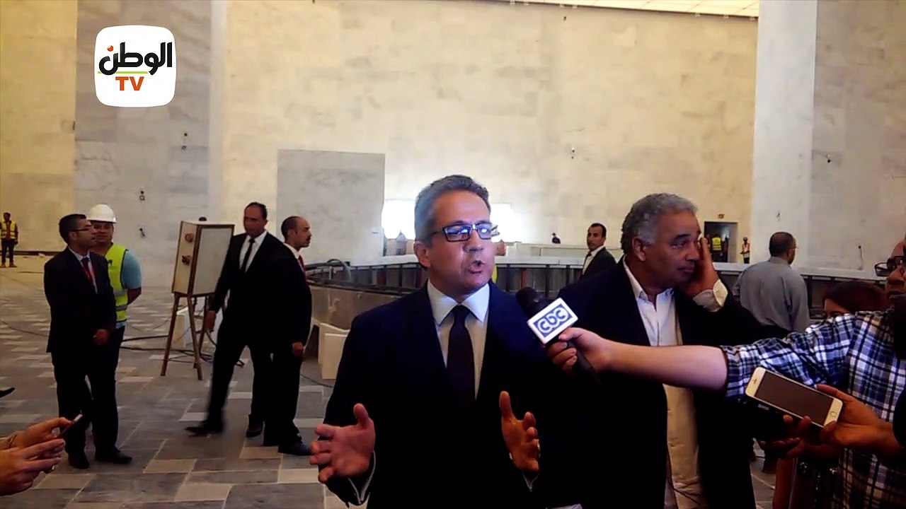 وضع أول قطعة أثرية في منطقة العرض المركزي بمتحف...