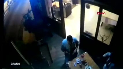 İSTANBUL-AVCILAR'DA RESTORANDAKİ UYUŞTURUCU ALIŞVERİŞİ KAMERADA