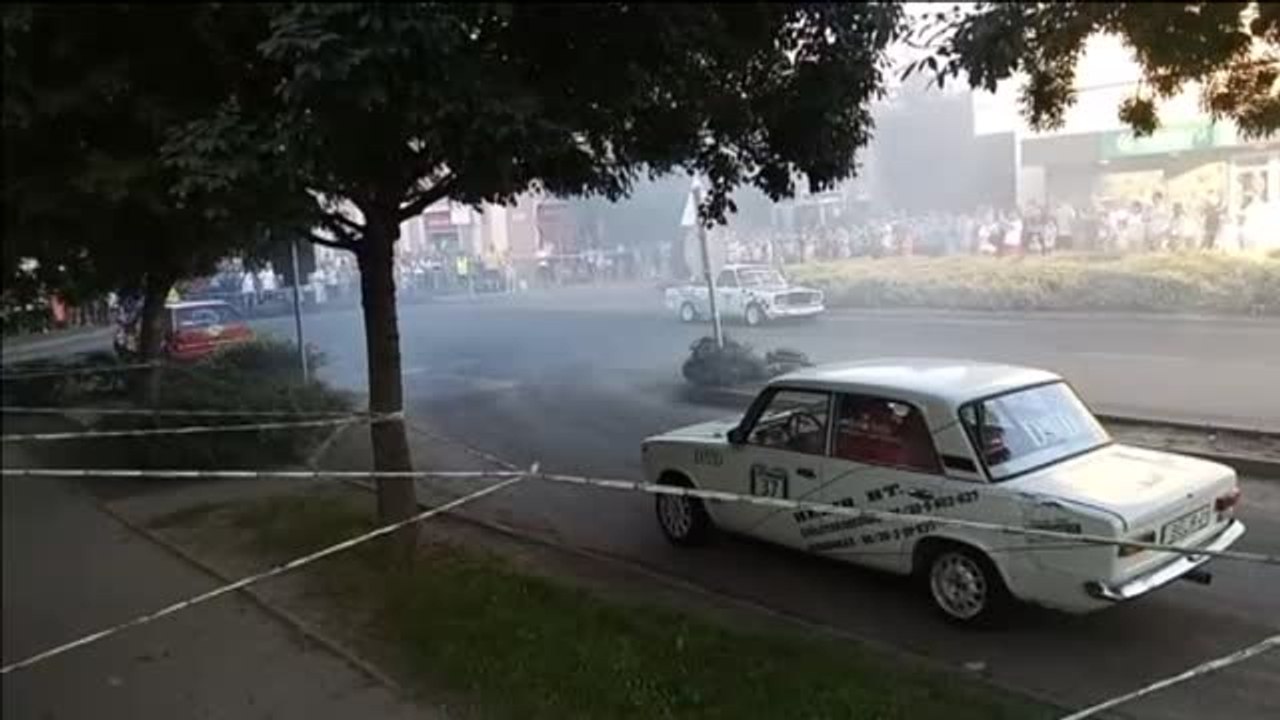 Al menos once heridos tras perder un coche de rally el control en Hungría y empotrarse contra el público