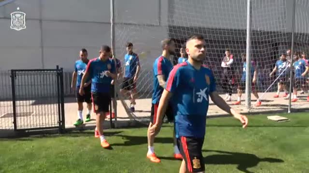 La selección se ejercita antes del partido contra Suecia