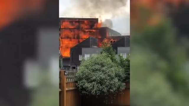 Un masivo incendio desata el pánico en un edificio de Londres