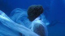 Activistas de WWF se sumergen en aguas del Atlántico para denunciar la contaminación marina por plástico