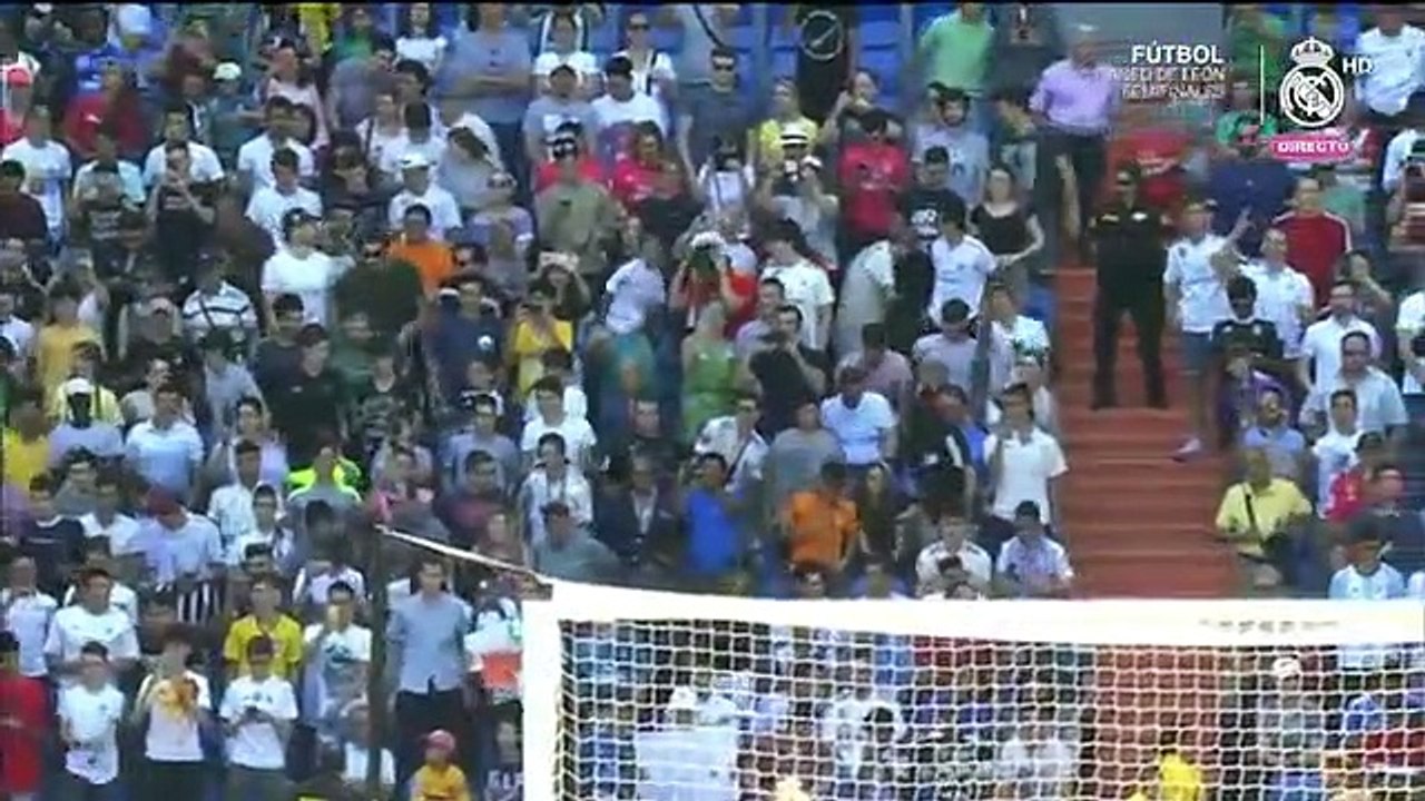 Rodrygo Goes pisa el Santiago Bernabéu con la camiseta del Real Madrid por primera vez