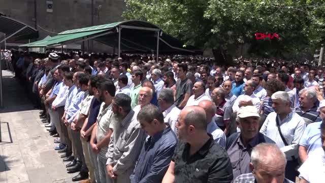 KAYSERİ'DE MURSİ İÇİN GIYABİ CENAZE NAMAZI KILINDI