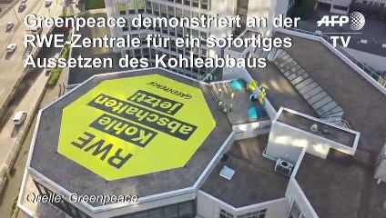 Gegen Kohle: Greenpeace plakatiert RWE-Zentrale