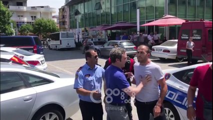 RTV Ora - Shkodër: Përplasje mes përfaqësuesve të PD-së dhe policisë në KZAZ nr 2