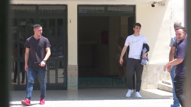 Maturantët në testin e matematikës - News, Lajme - Vizion Plus