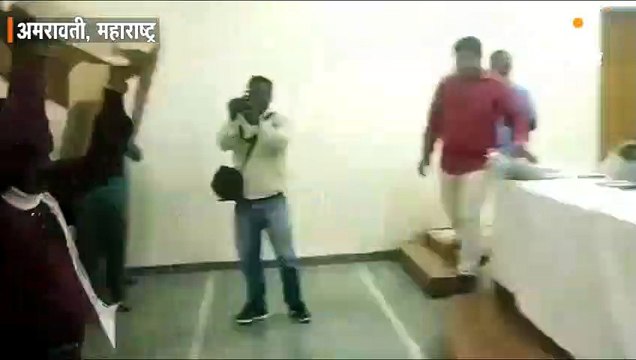 बसपा की समीक्षा बैठक में नेताओं पर चली कुर्सियां