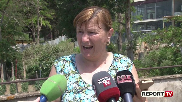 Report TV -Ndërtimi i pallatit te Vila e Zogu në Durrës/ Banorët në protestë: Dëmton shtëpitë tona