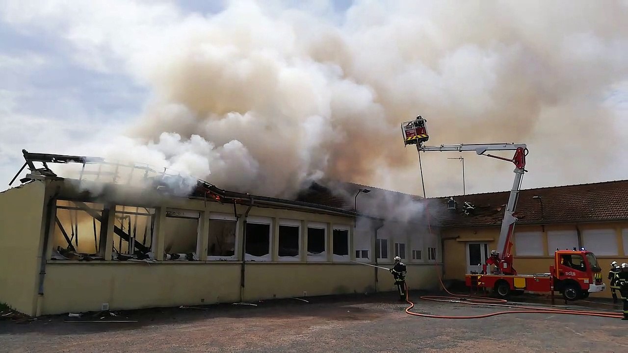 L'école maternelle de Pouilly-sous-Charlieu détruite par le feu