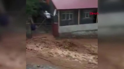 SİVAS YILDIZELİ'NDE SAĞANAK, SELE YOL AÇTI-2