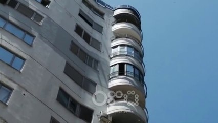 RTV Ora - Zjarr në një pallat 12-katësh në Elbasan